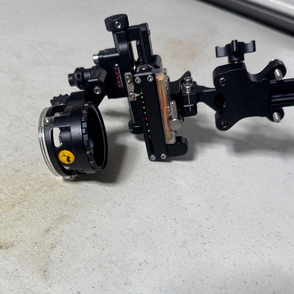 Trophy Ridge Archery Sight - Picture 3 of 4